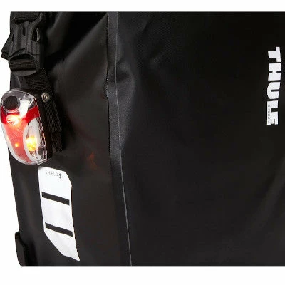 Double Sacoche Noire Sur Porte-bagages 13L Shield Pannier Thule 7 Double Sacoche Noire Sur Porte-bagages 13L Shield Pannier Thule – Image 5
