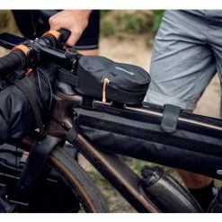 Sacoche De Cadre 4L Noire Bikepacking TopTube Ortlieb -Apidura Soldes sacoche de cadre 4l noire bikepacking toptube ortlieb full 4