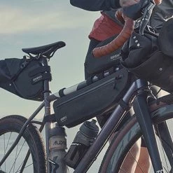 Sacoche De Cadre Scape Brooks Frame Bag 3L -Apidura Soldes sacoche de cadre scape brooks frame bag 3l full 4