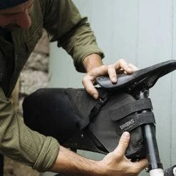 Sacoche De Selle Vélo Brooks étanche Pour Bikepacking 8L Scape -Apidura Soldes sacoche de selle velo brooks etanche pour bikepacking 8l scape full 5