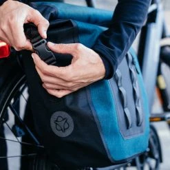 Sacoche Vélo Simple Porte-bagages Arrière étanche Vélotaf Agu -Apidura Soldes sacoche velo simple porte bagages arriere etanche velotaf agu full 6